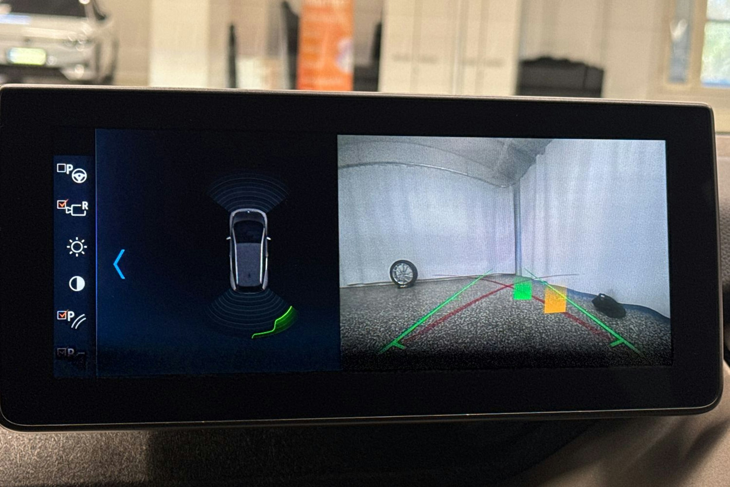 Punainen BMW i3 2020 kuva 37.