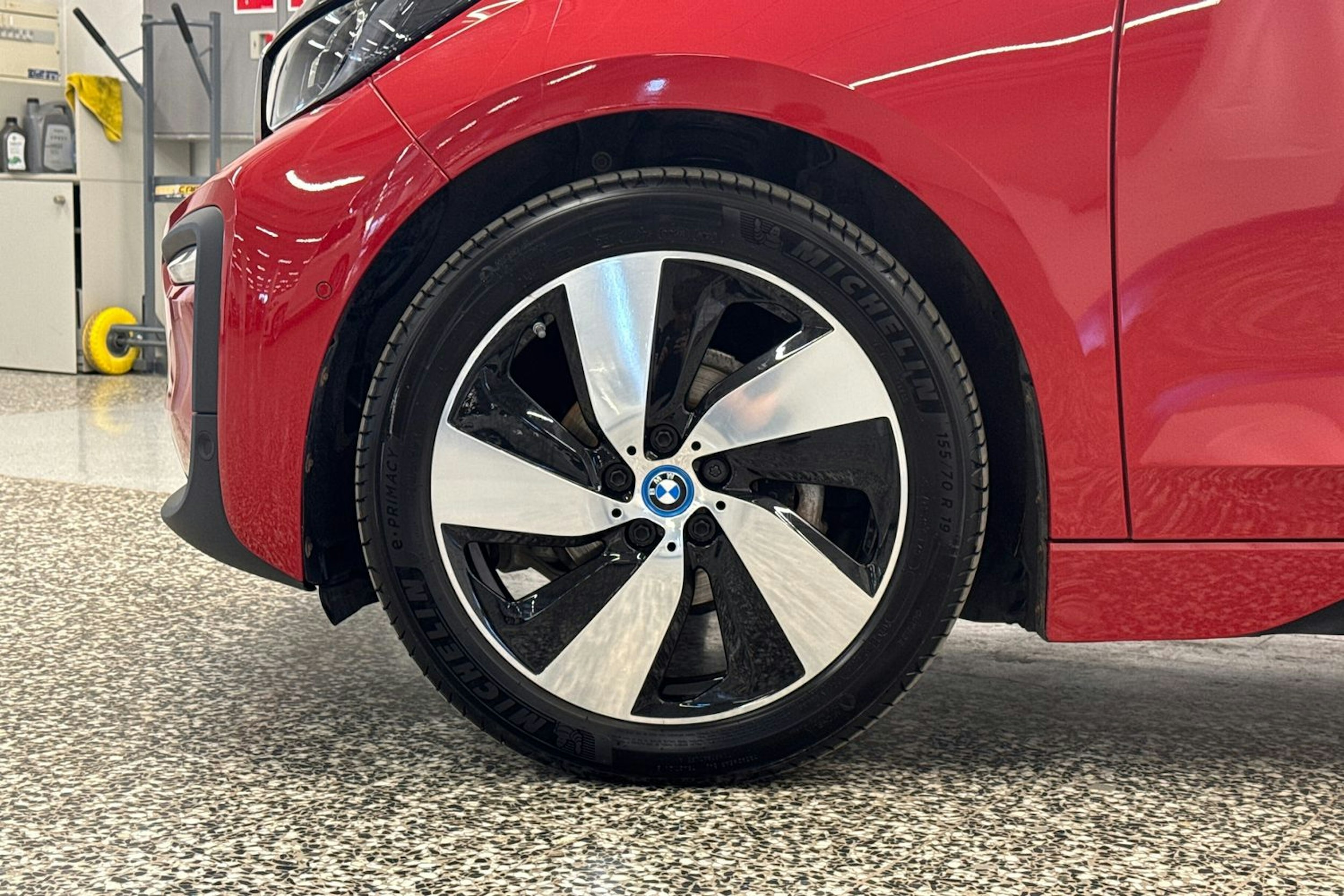 Punainen BMW i3 2020 kuva 39.