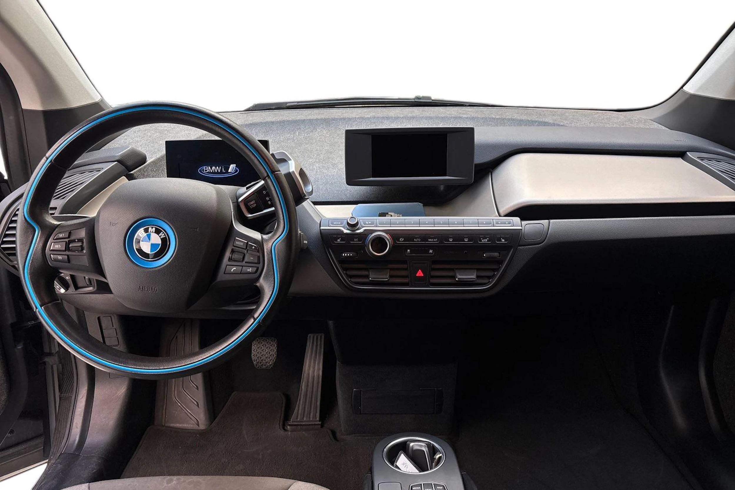 Valkoinen BMW i3 2021 kuva 9.
