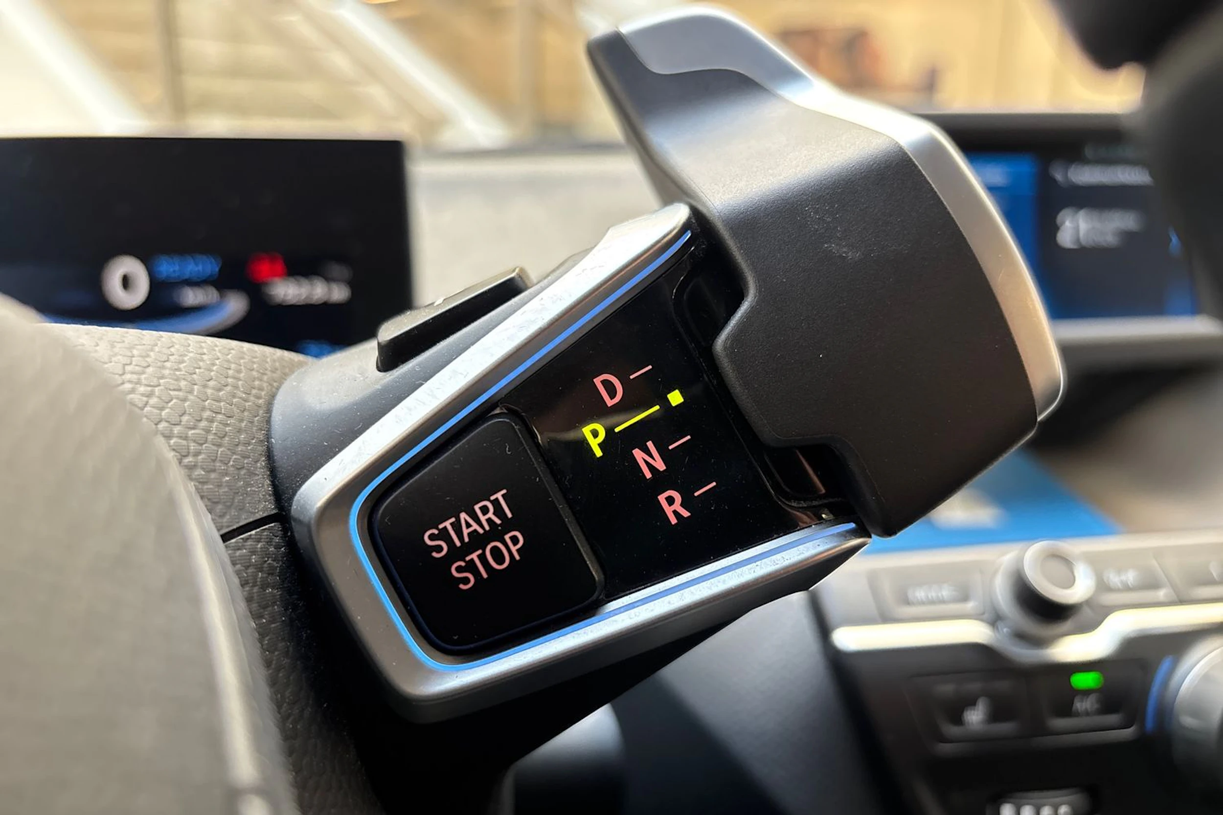 Valkoinen BMW i3 2021 kuva 21.