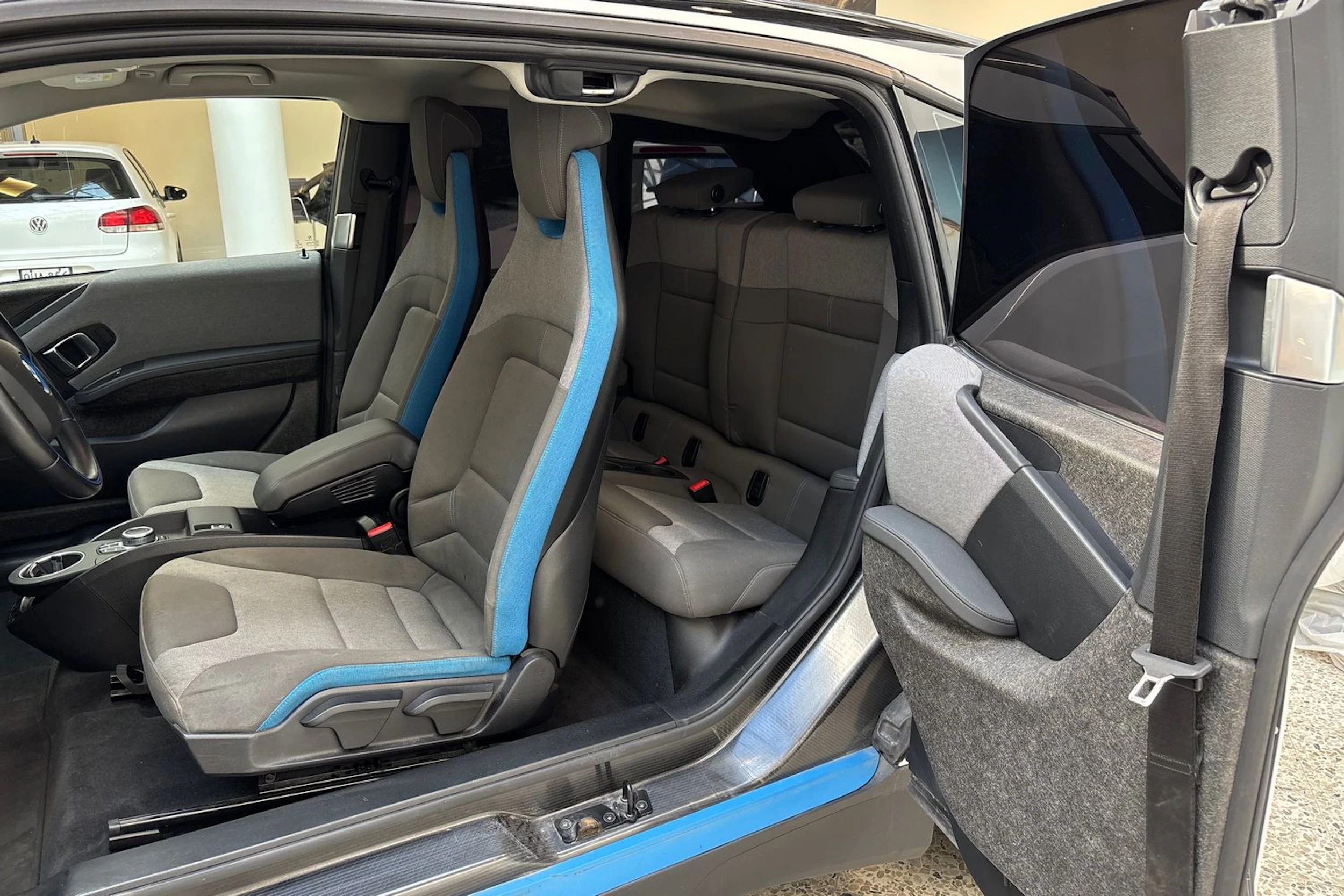 Valkoinen BMW i3 2021 kuva 24.