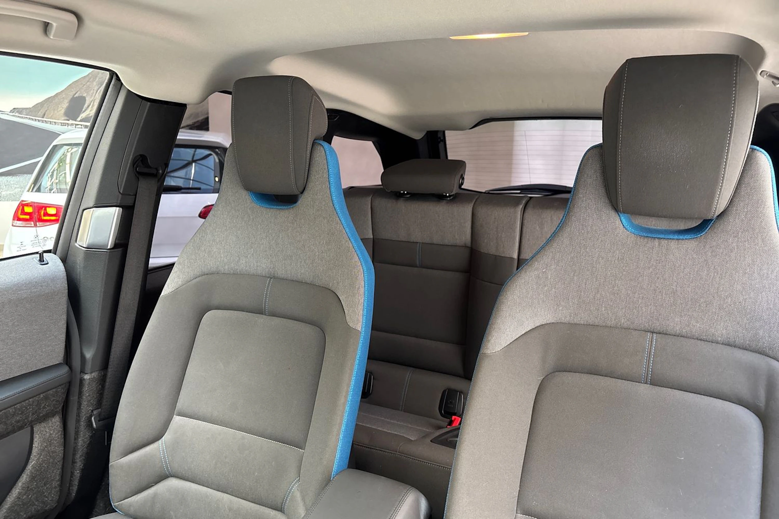 Valkoinen BMW i3 2021 kuva 25.