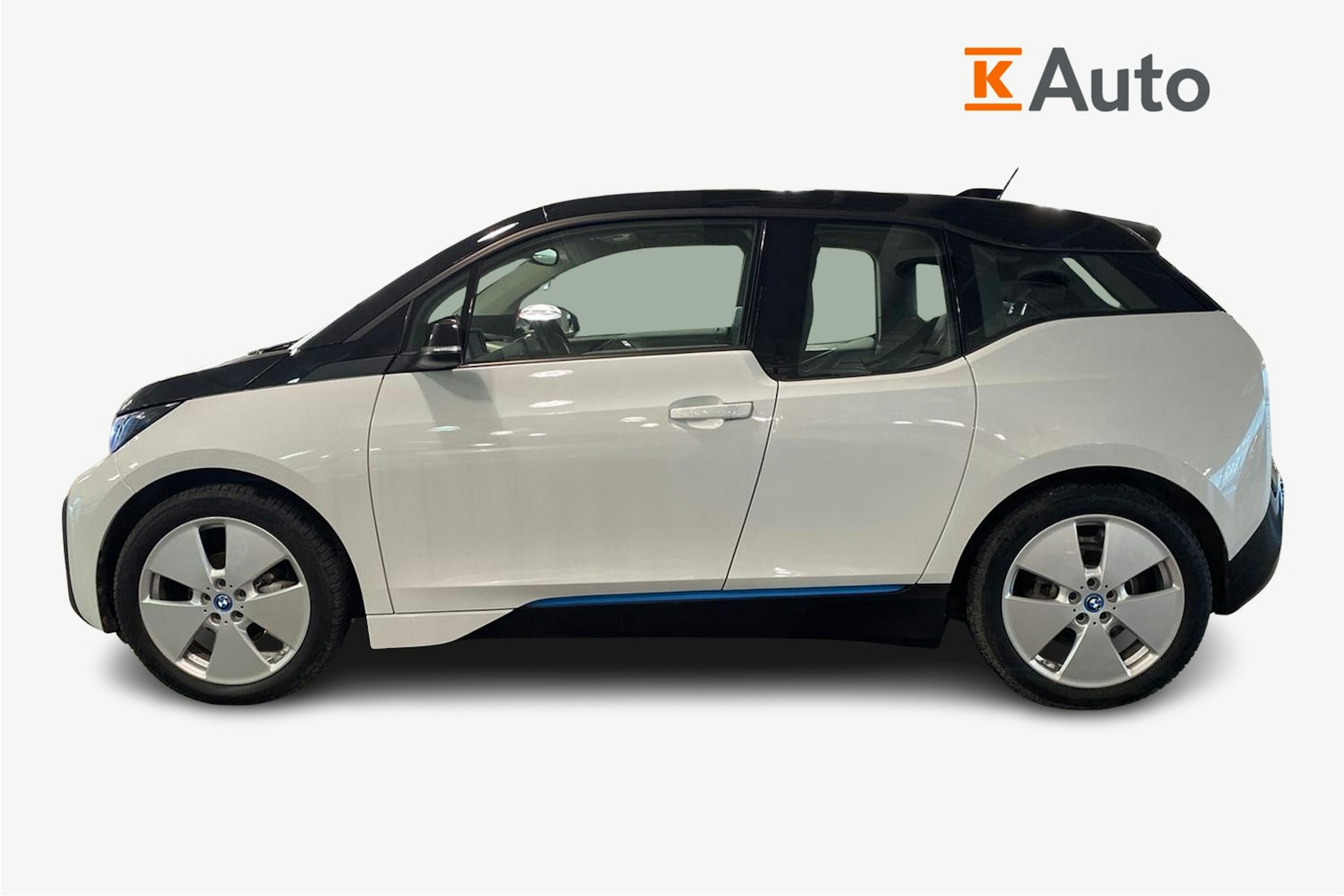 valkoinen BMW i3 2022 kuva 5.