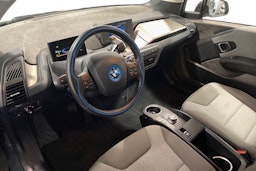 valkoinen BMW i3 2022 kuva 6.