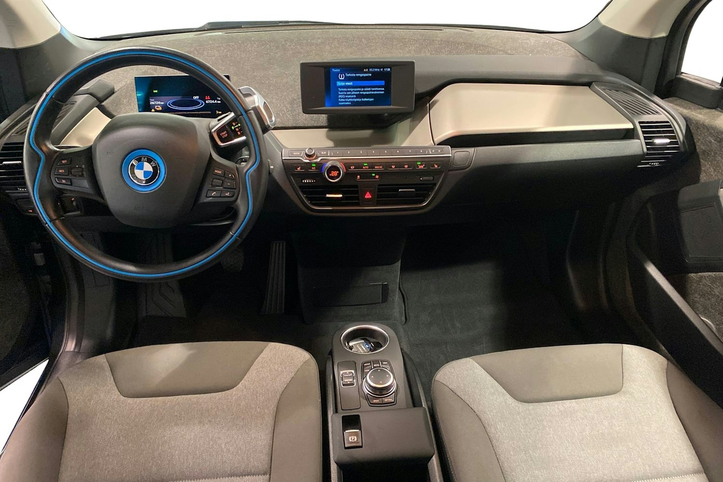 valkoinen BMW i3 2022 kuva 7.