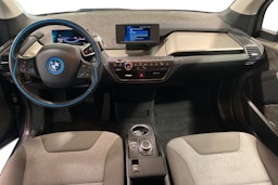 valkoinen BMW i3 2022 kuva 7.