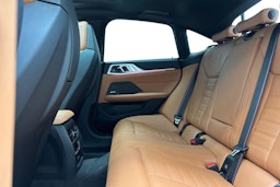 harmaa BMW i4 2022 kuva 8.