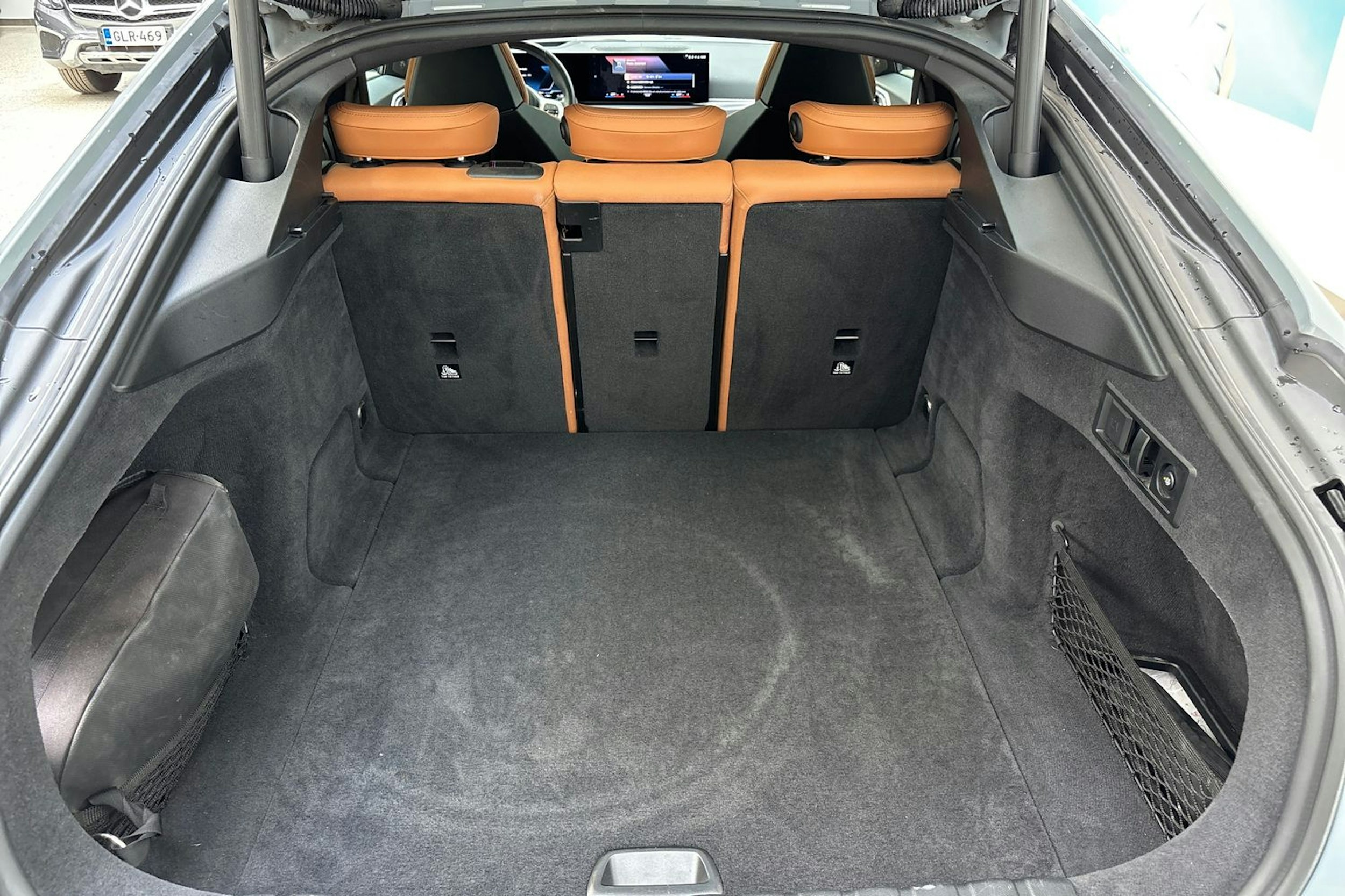 harmaa BMW i4 2022 kuva 13.