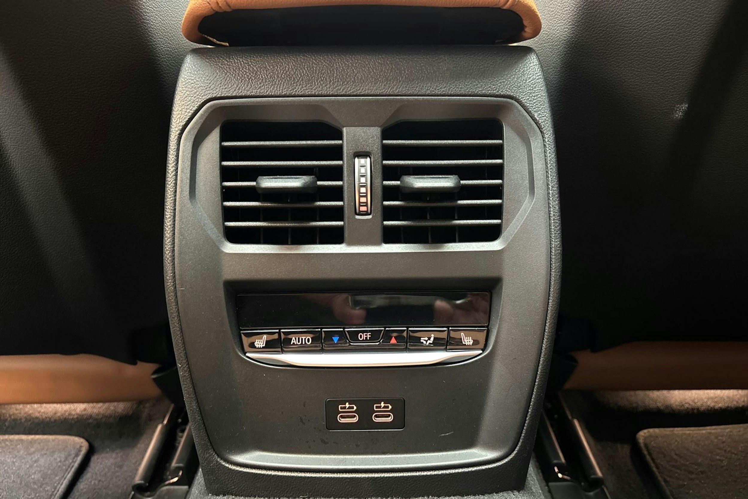 harmaa BMW i4 2022 kuva 16.