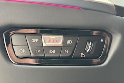 harmaa BMW i4 2022 kuva 17.