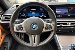 harmaa BMW i4 2022 kuva 18.