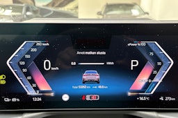 harmaa BMW i4 2022 kuva 19.