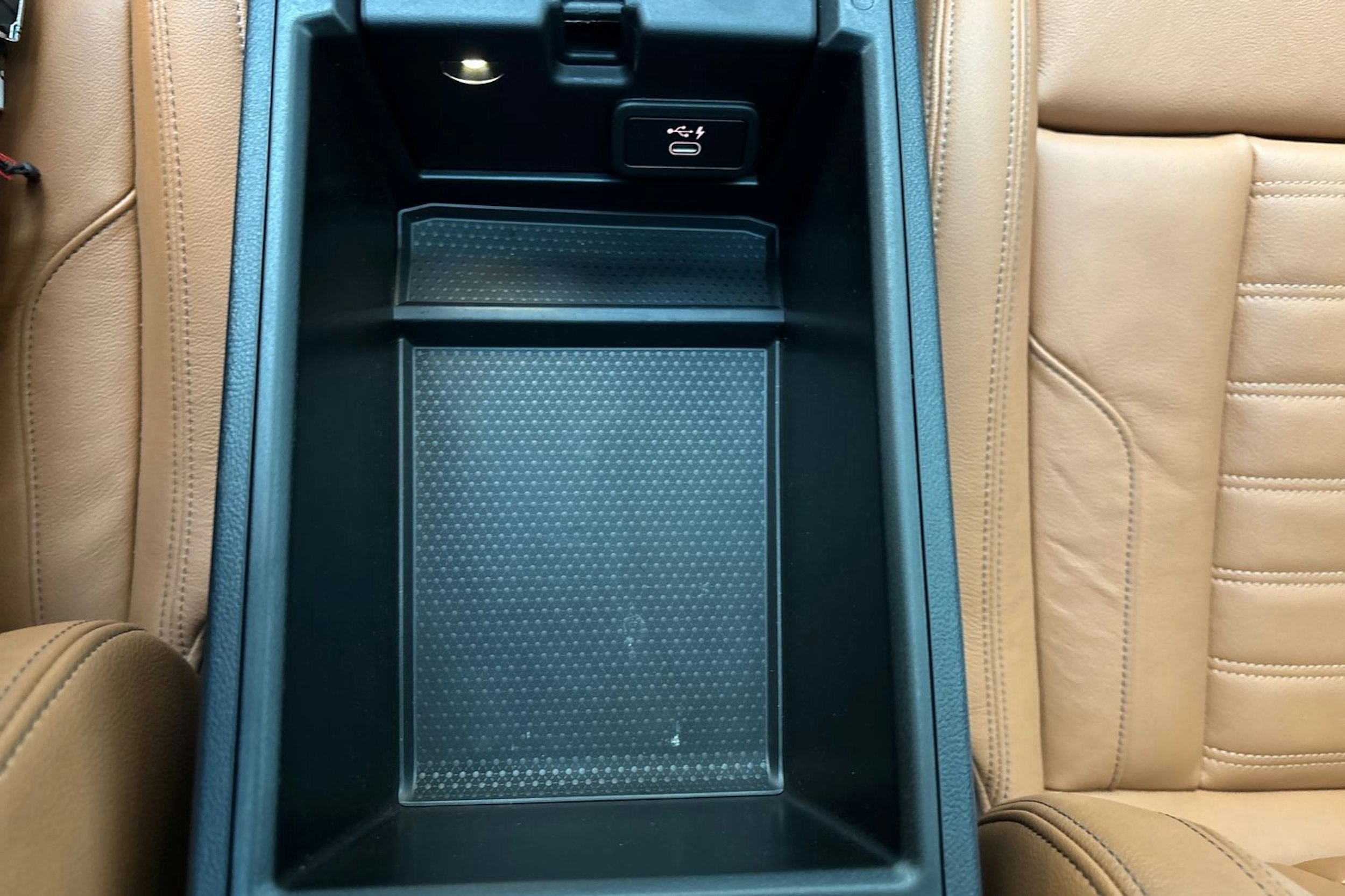 harmaa BMW i4 2022 kuva 27.