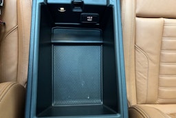 harmaa BMW i4 2022 kuva 27.