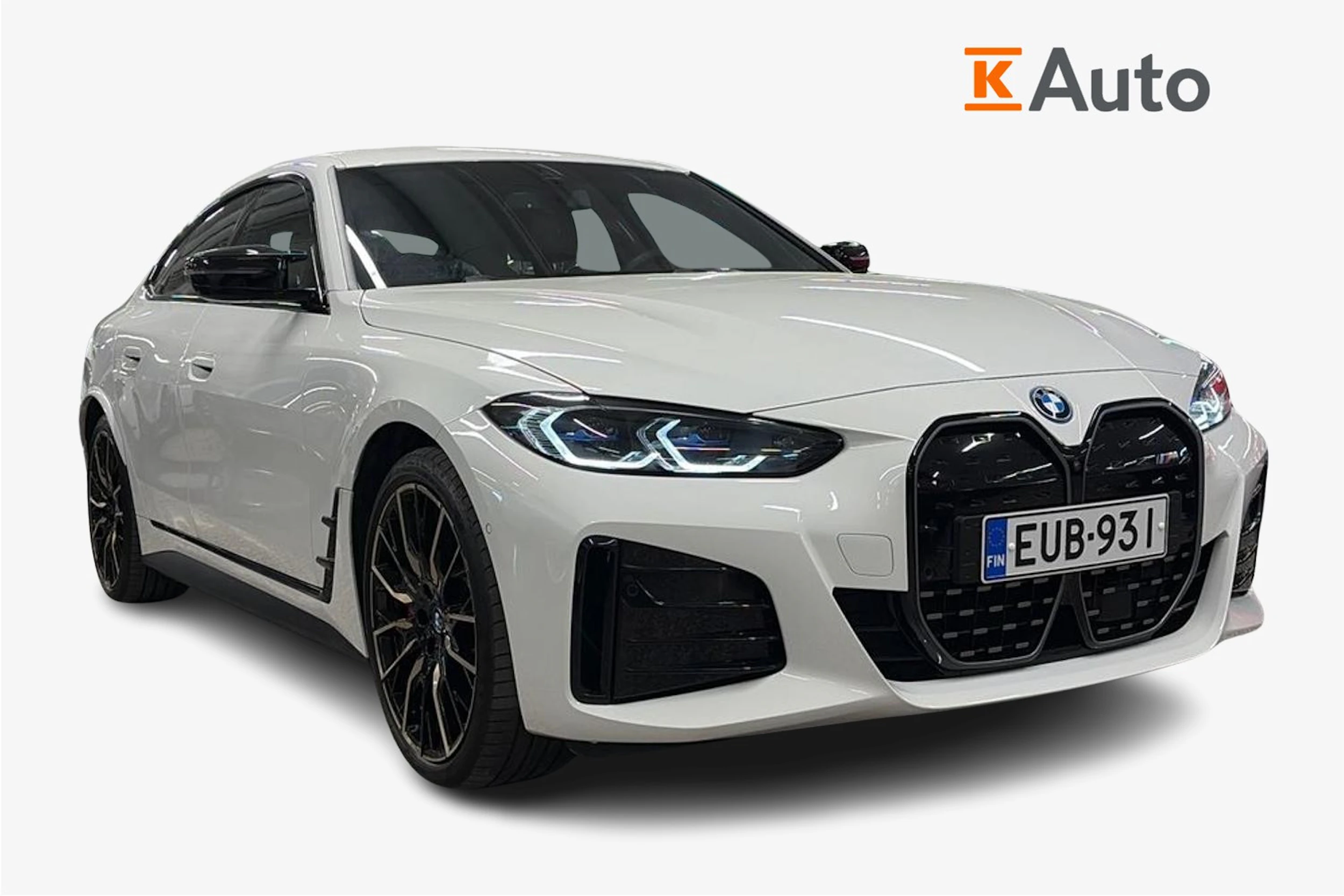valkoinen BMW i4 2022 kuva 1.