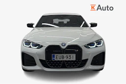 valkoinen BMW i4 2022 kuva 5.