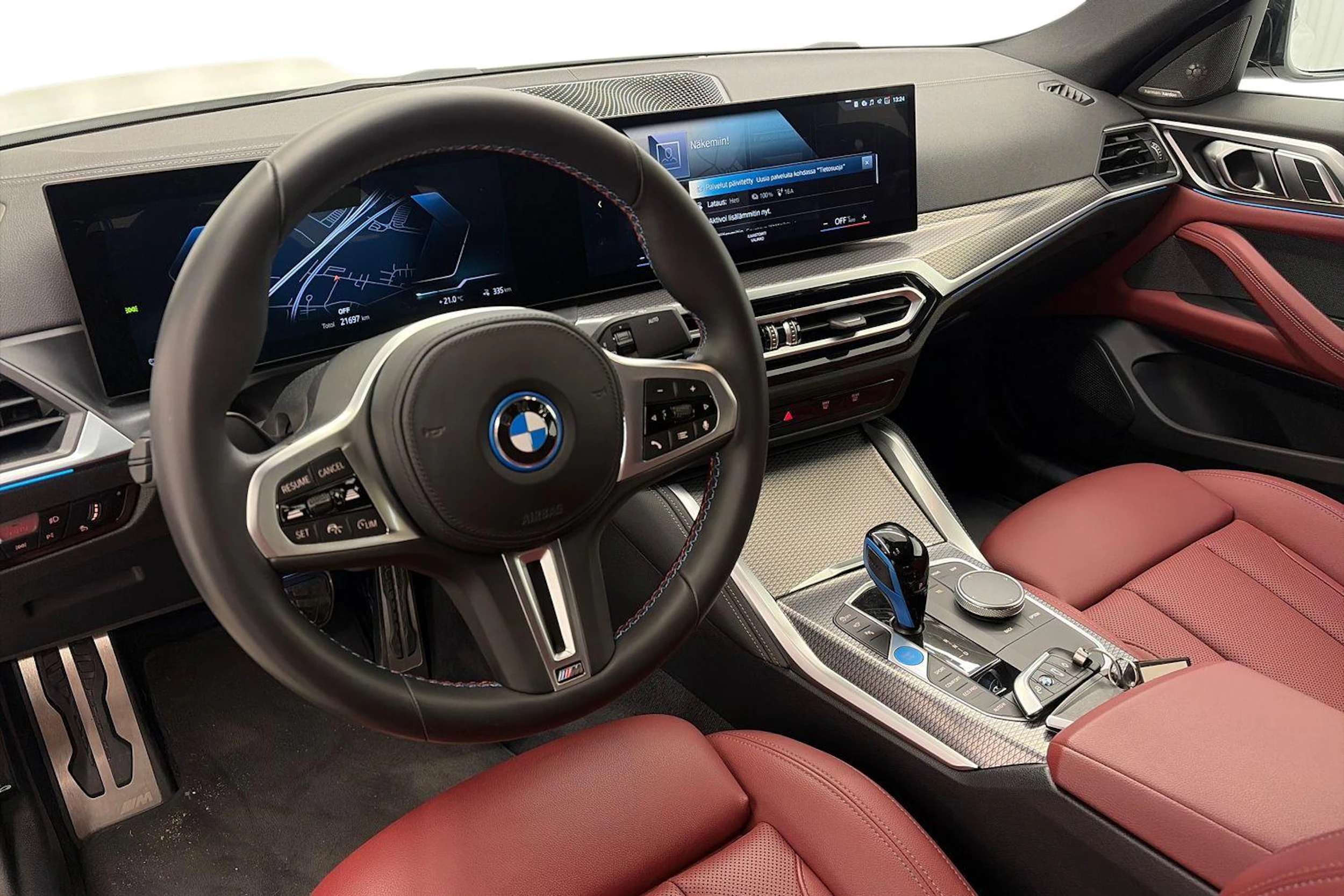 valkoinen BMW i4 2022 kuva 8.