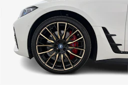 valkoinen BMW i4 2022 kuva 12.