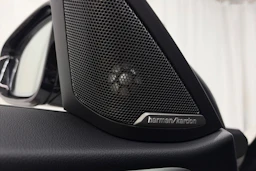 valkoinen BMW i4 2022 kuva 18.