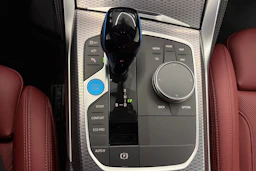 valkoinen BMW i4 2022 kuva 29.