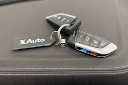 valkoinen BMW i4 2022 kuva 30.