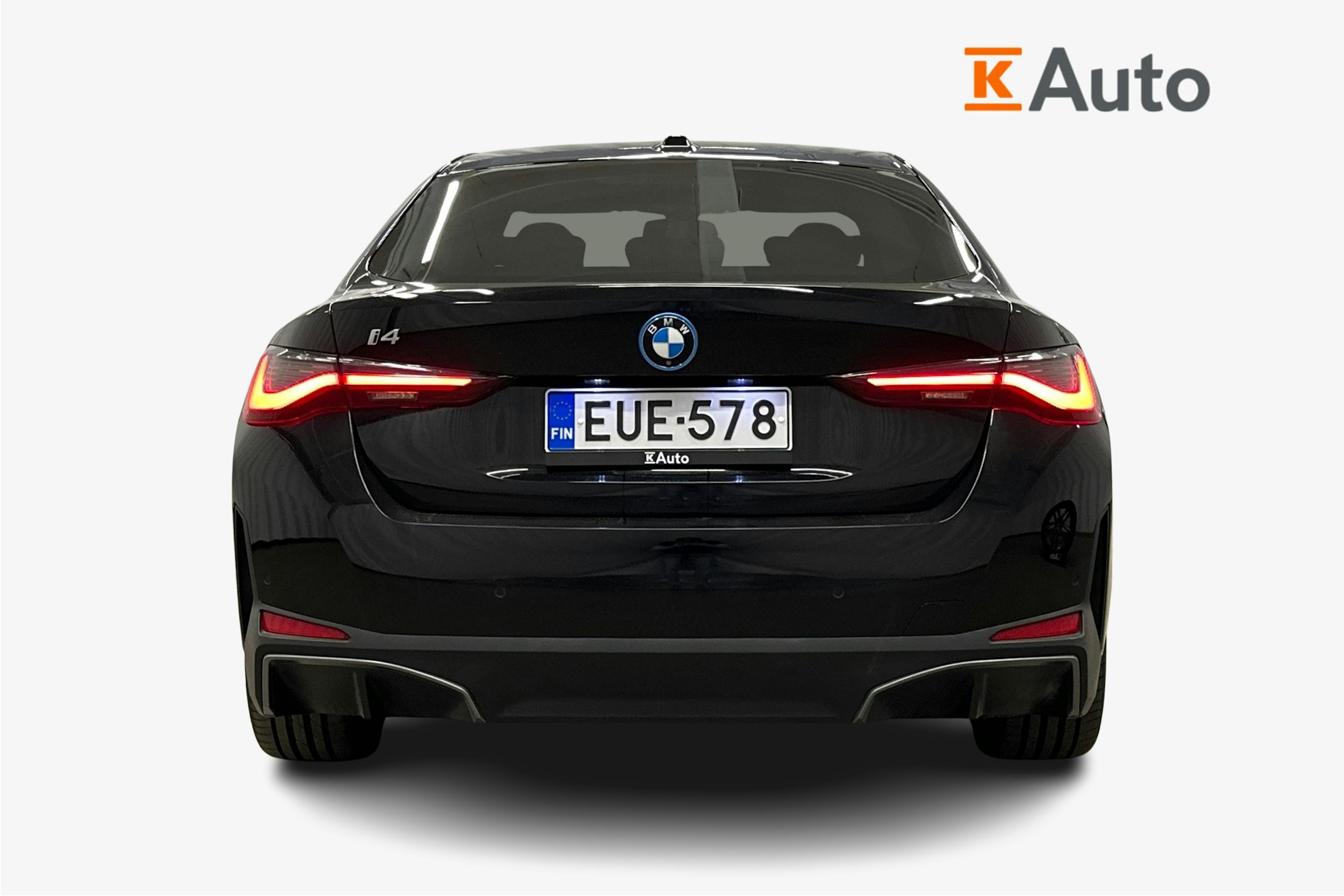musta BMW i4 2022 kuva 3.