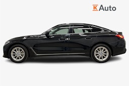 musta BMW i4 2022 kuva 5.