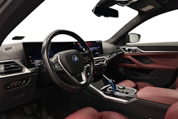 musta BMW i4 2022 kuva 6.