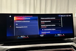 musta BMW i4 2022 kuva 15.