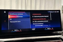 musta BMW i4 2022 kuva 17.