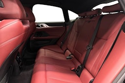 musta BMW i4 2022 kuva 23.