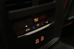 musta BMW i4 2022 kuva 24.