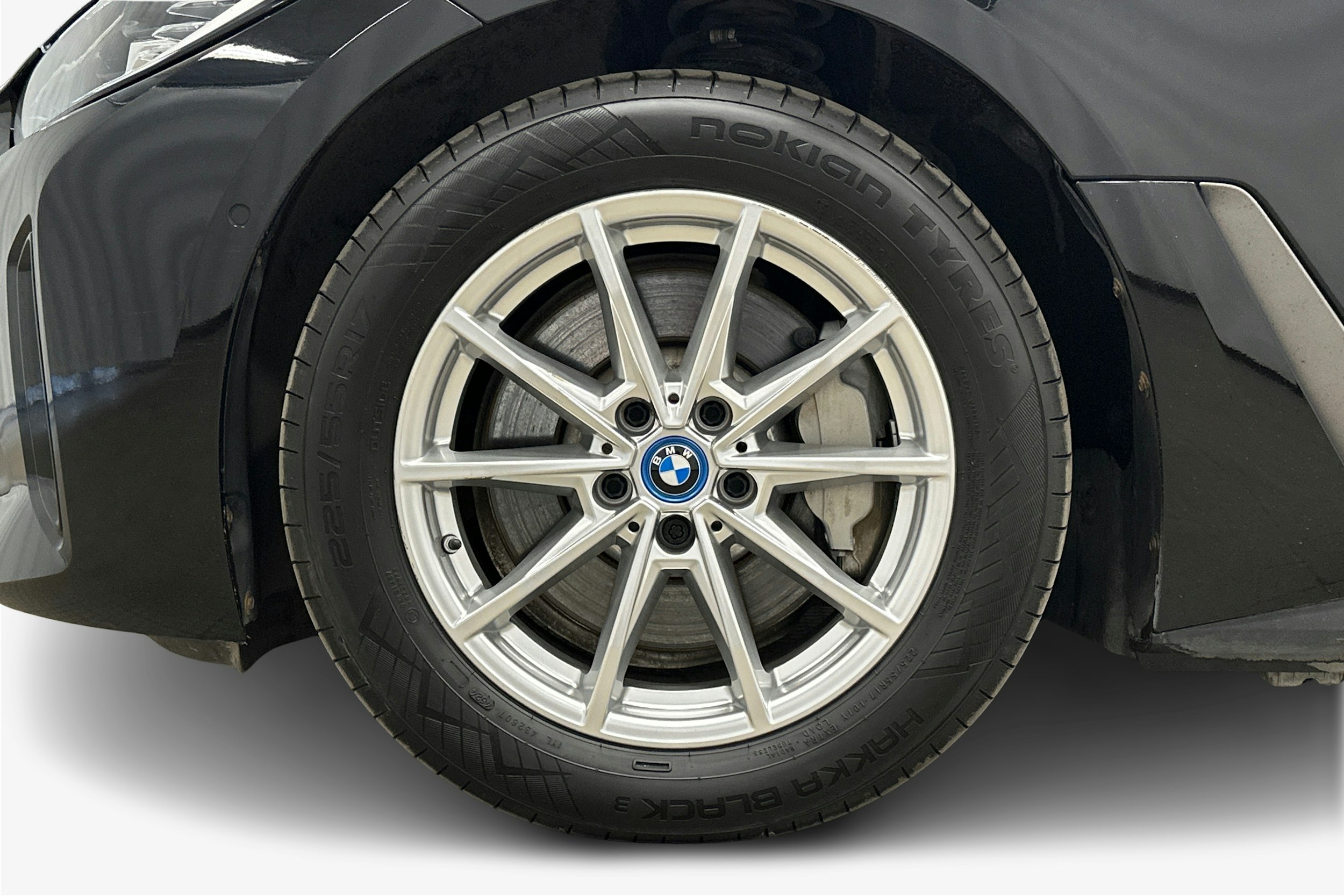 musta BMW i4 2022 kuva 25.