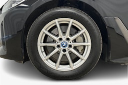 musta BMW i4 2022 kuva 25.