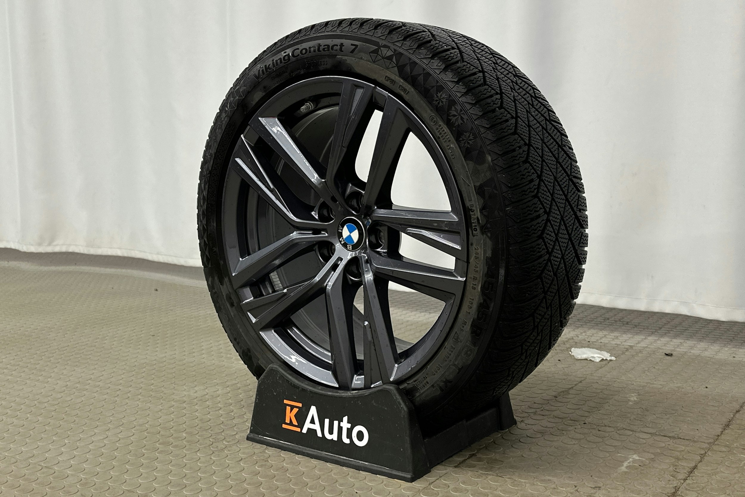 musta BMW i4 2022 kuva 26.