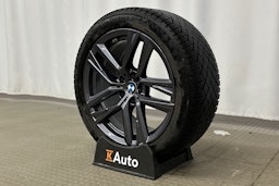 musta BMW i4 2022 kuva 26.