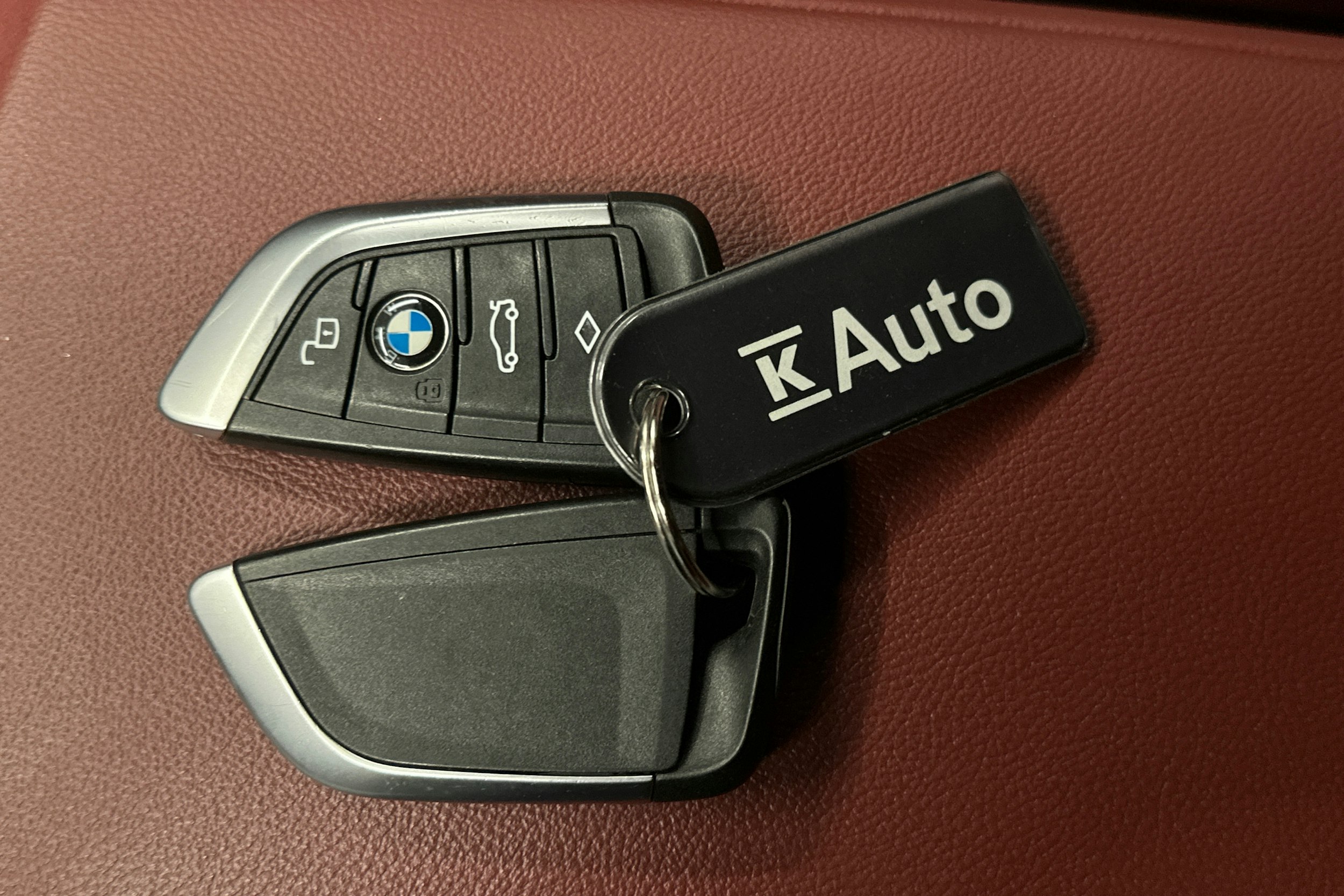 musta BMW i4 2022 kuva 29.