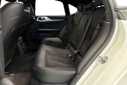 valkoinen BMW i4 2022 kuva 10.