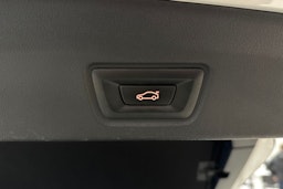 valkoinen BMW i4 2022 kuva 15.