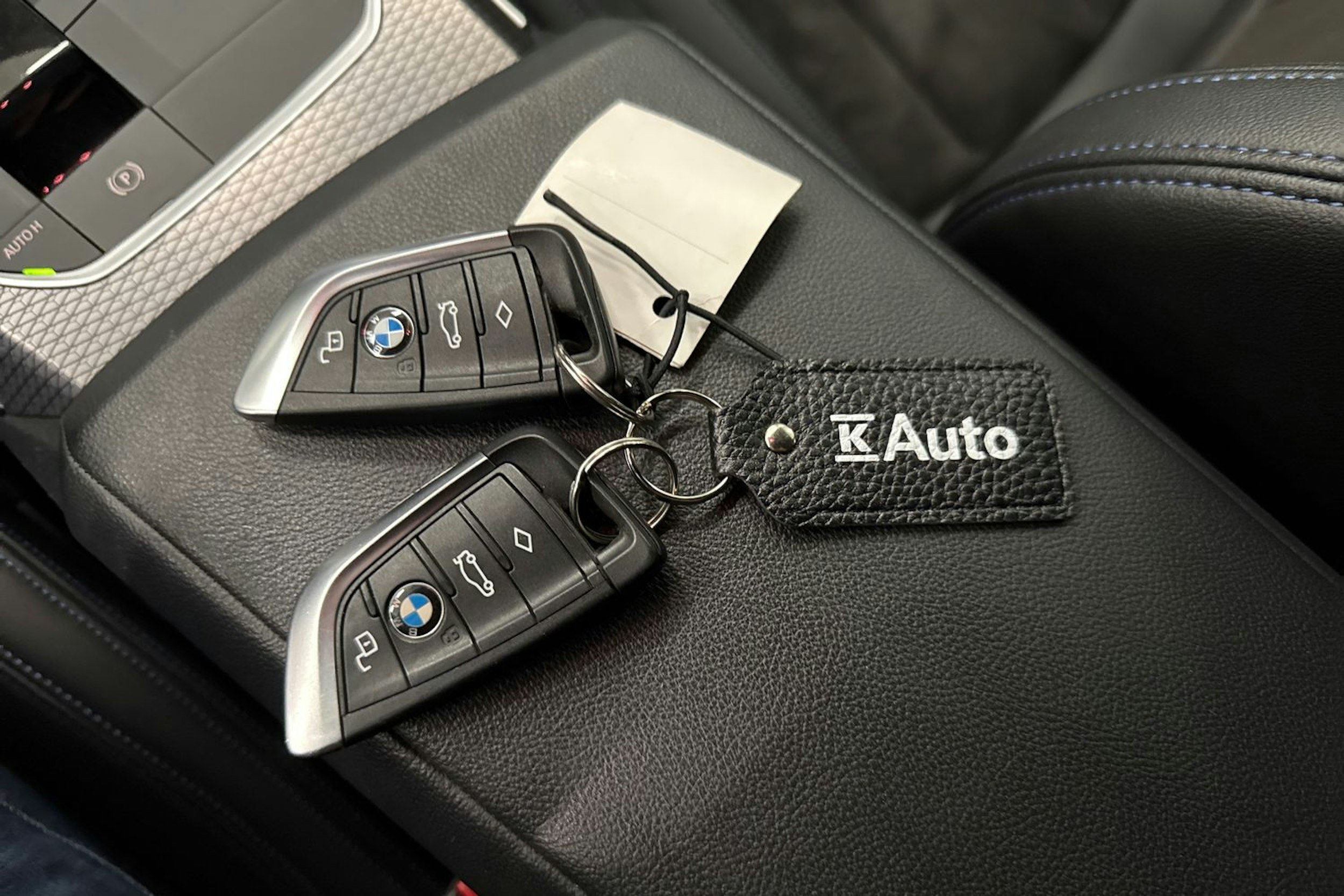 valkoinen BMW i4 2022 kuva 28.