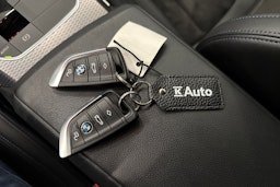 valkoinen BMW i4 2022 kuva 28.