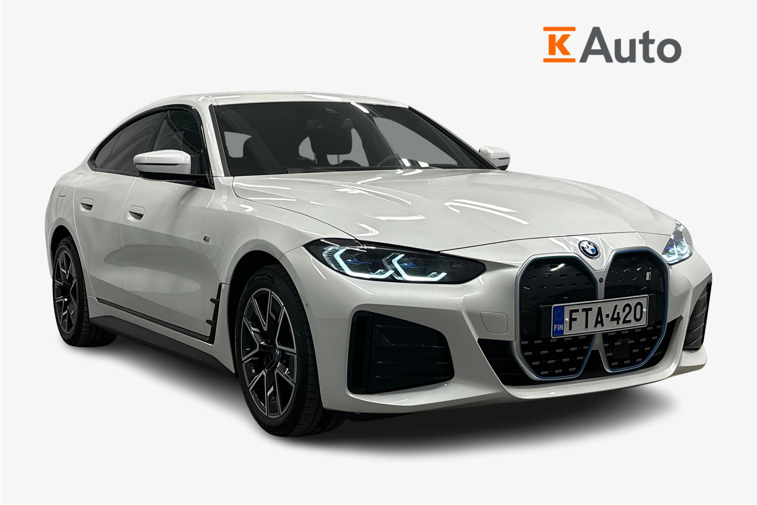 valkoinen BMW i4 2022 kuva 1.