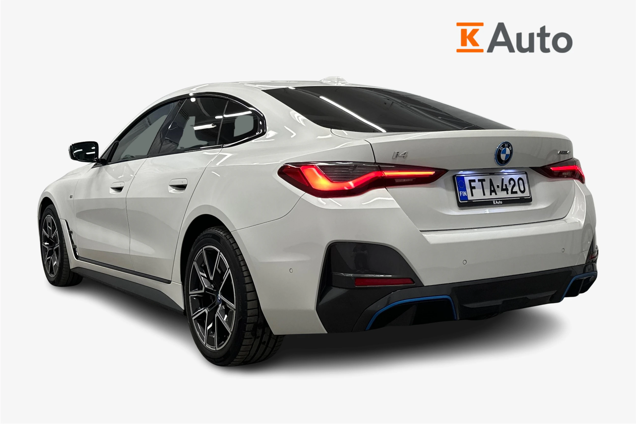 valkoinen BMW i4 2022 kuva 2.