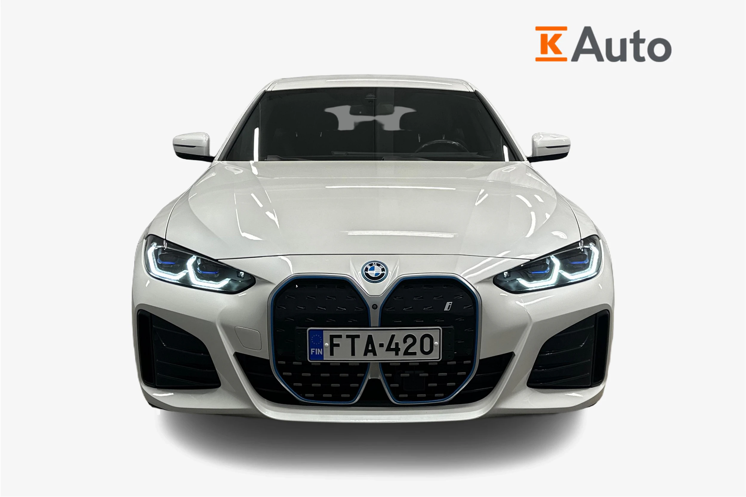 valkoinen BMW i4 2022 kuva 4.