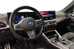 valkoinen BMW i4 2022 kuva 6.