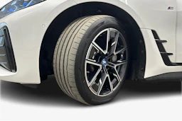 valkoinen BMW i4 2022 kuva 9.