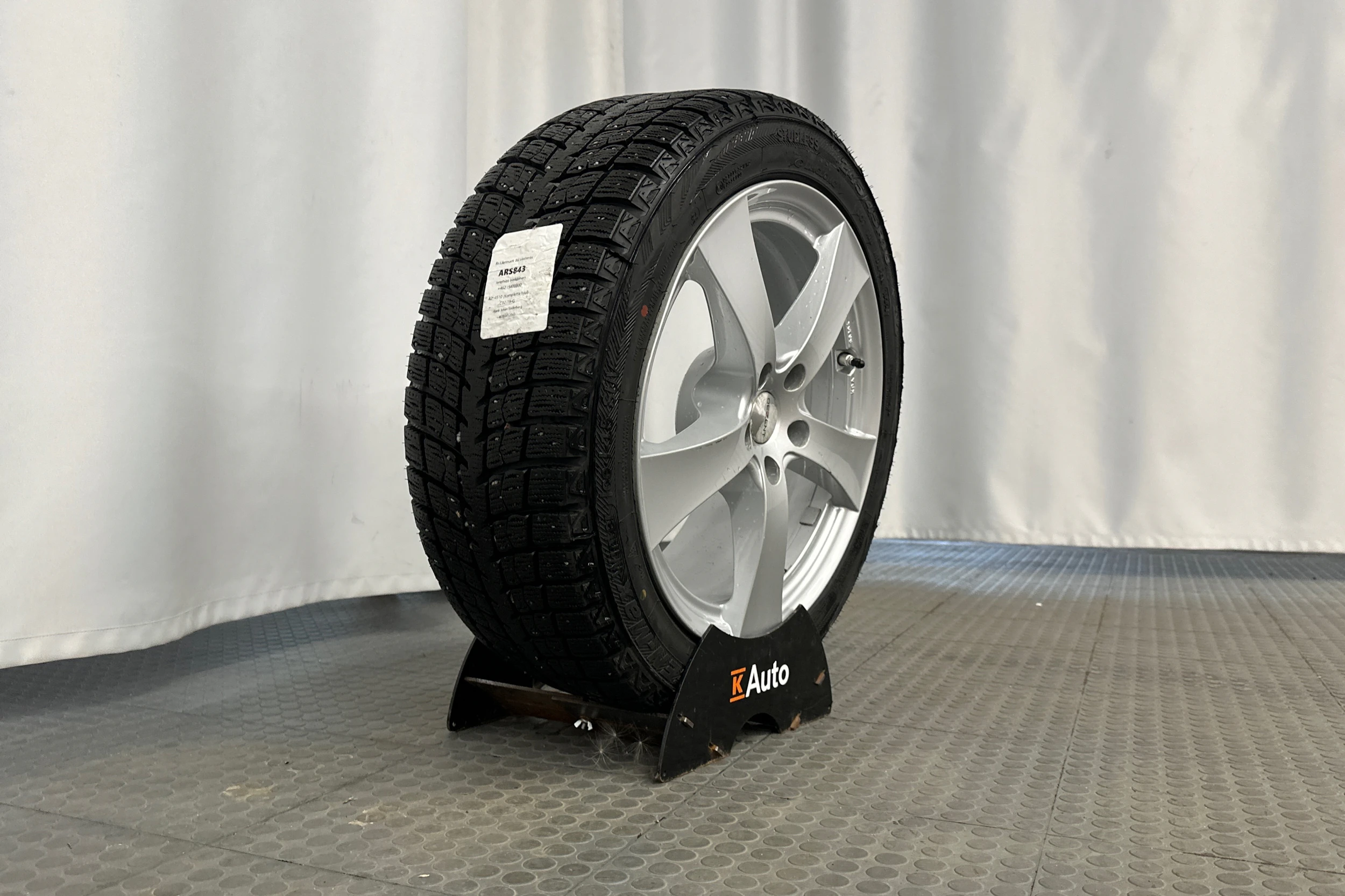 valkoinen BMW i4 2022 kuva 10.