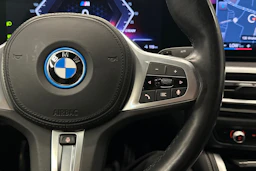 valkoinen BMW i4 2022 kuva 12.