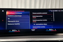 valkoinen BMW i4 2022 kuva 30.