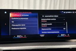 valkoinen BMW i4 2022 kuva 31.